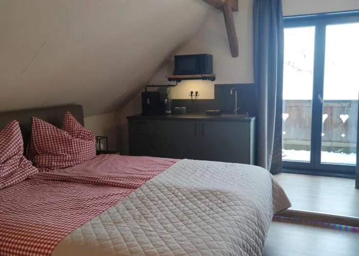 לינה וארוחת בוקר Landhof Schober Studio's 3*